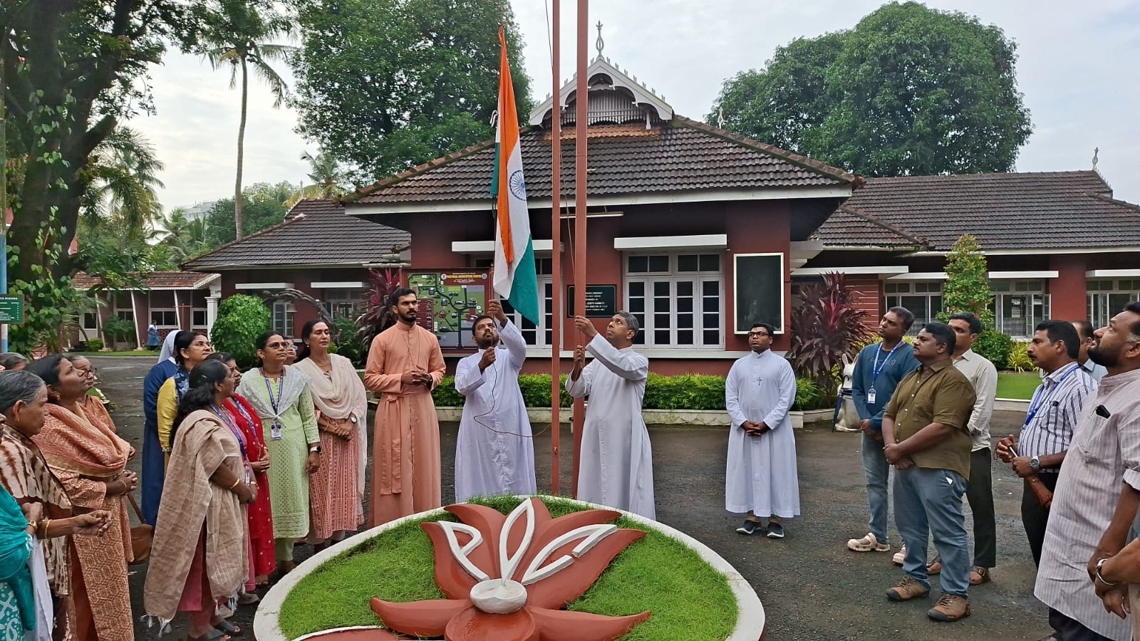 Rev.Fr.Thomas Tharayil , KCBC Deputy Secretary General ,hoisted the flag and gave the Independence Day Message at KCBC Secretariat, POC, Palarivattom, Kochi